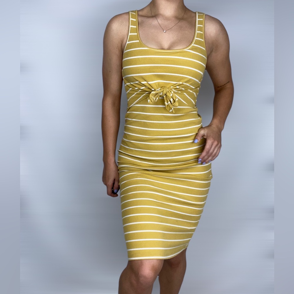 HEARTLOOM Revolve‎ Kenzie Dress in Dijon Scoop Neck Striped Midi Stretchy Casual